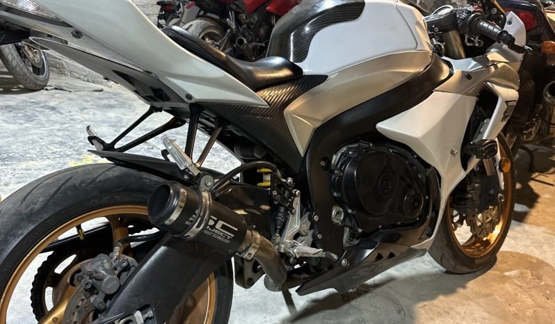 
								2008 R1 Yamaha full									
