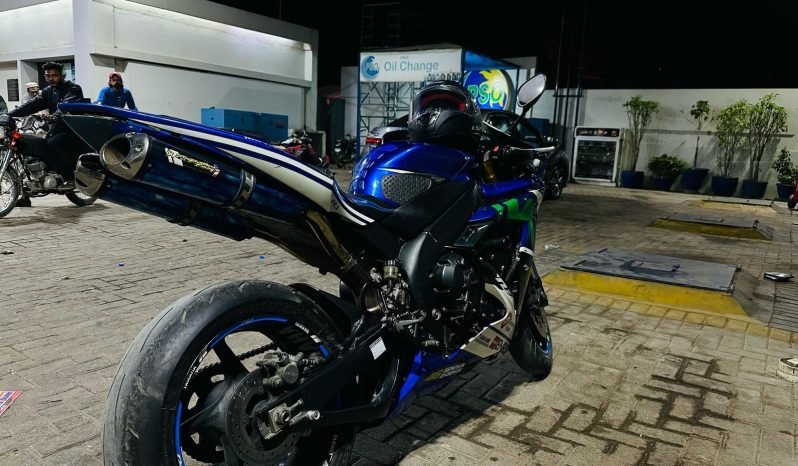 
								2008 R1 Yamaha full									